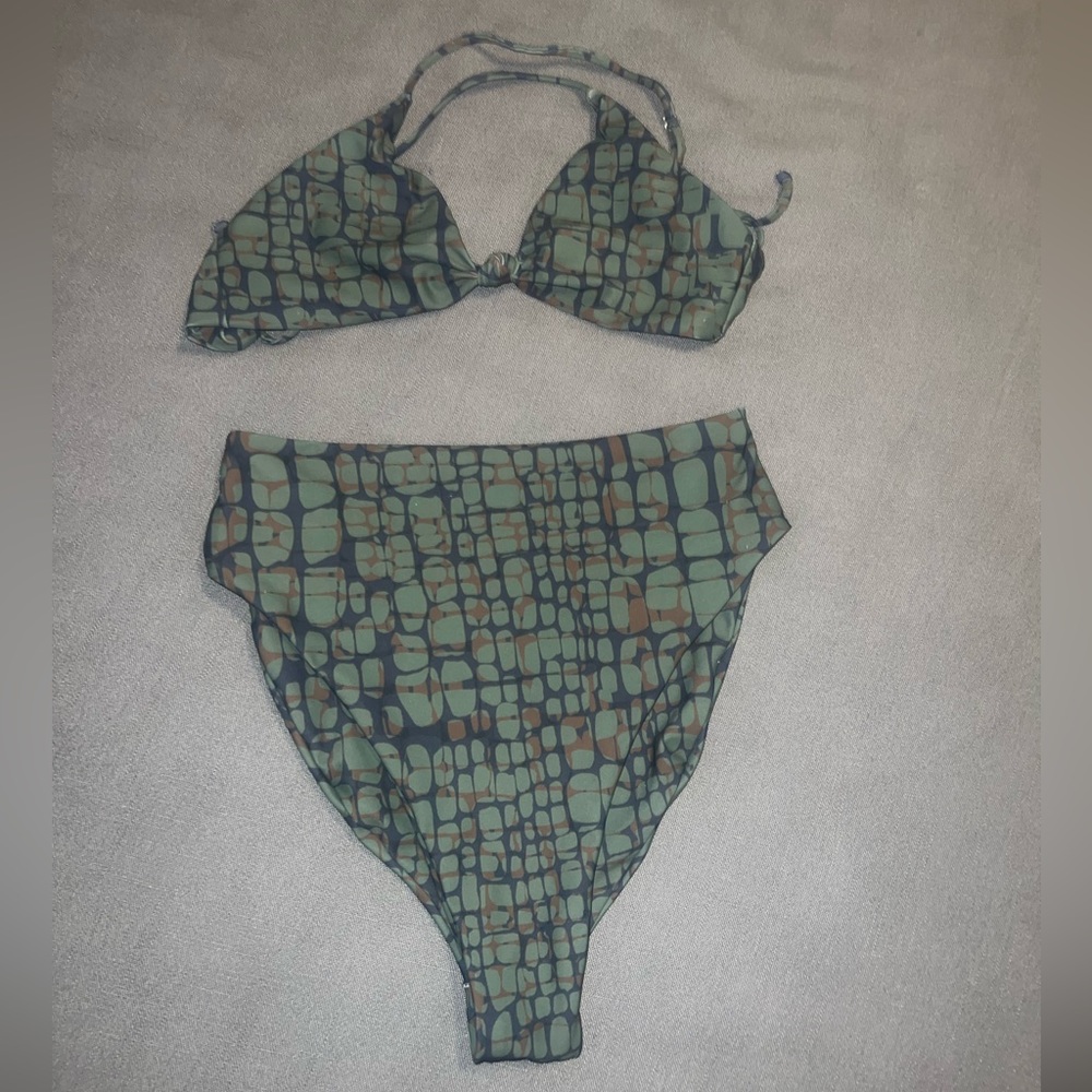 Skatie swim Sarah top/Monroe bottom in Alabama print.